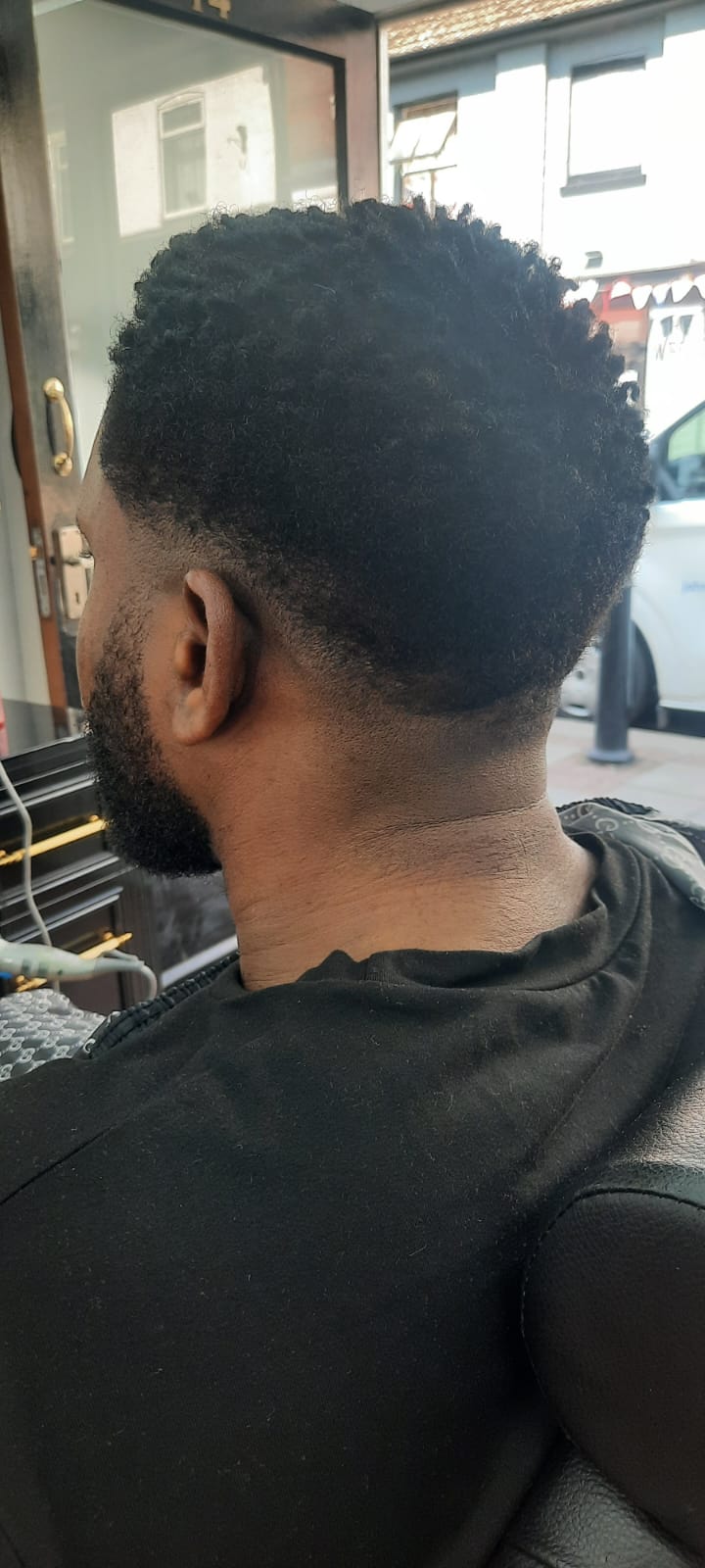 Wavy curls definition and sculpt